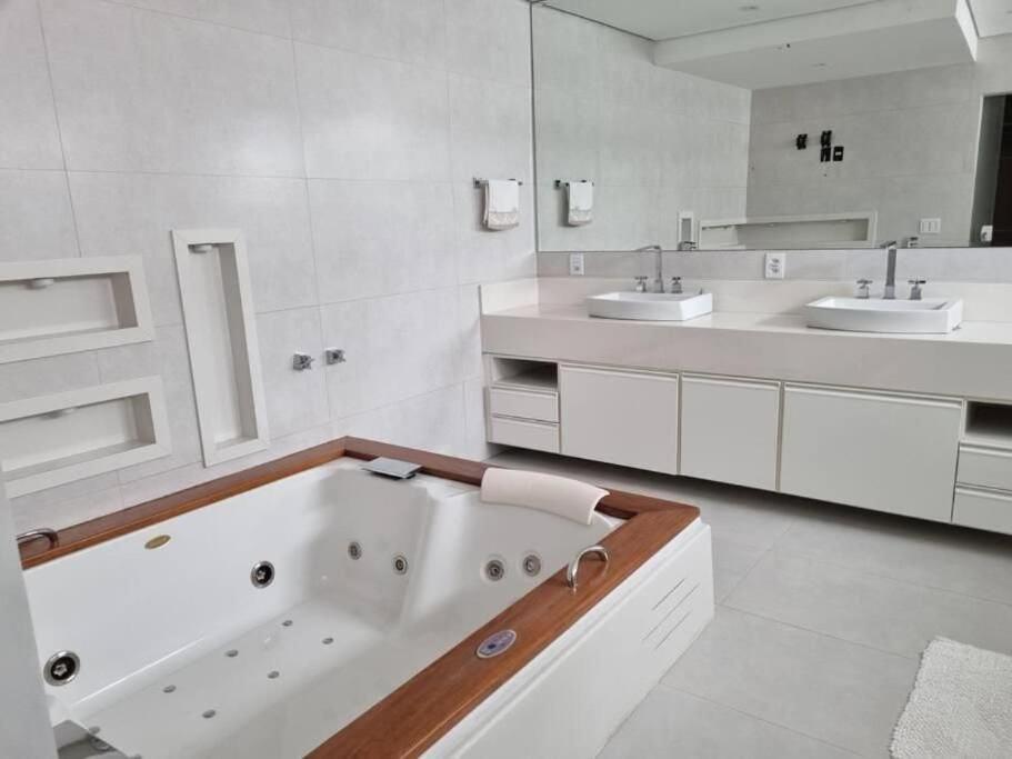 Villa Mansao Casa Blanca Em Sao Roque C/ 5 Vagas Garagem Exterior foto